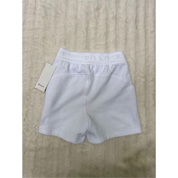 Lululemon Scuba High-Rise Short 5" size 4 - Picture 6 of 8